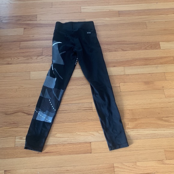 Woman’s adidas xs legging - Picture 4 of 4